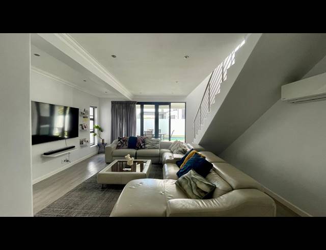 3 BEDROOM FREEHOLD FOR SALE IN SAGEWOOD